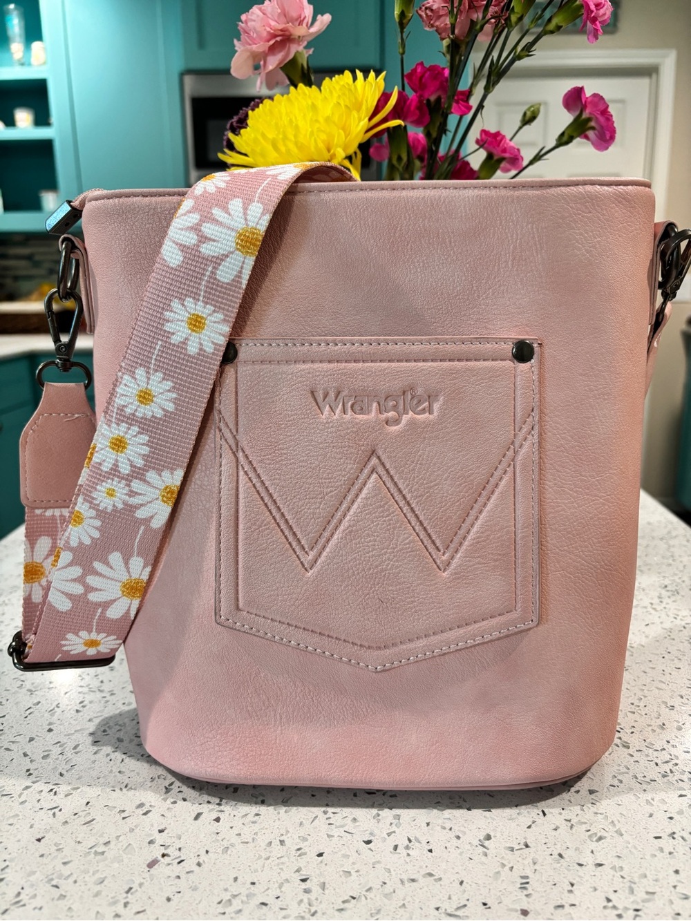 LOWEST Wrangler Blush Pink Daisy Crossbody Bag - Picture 4 of 8